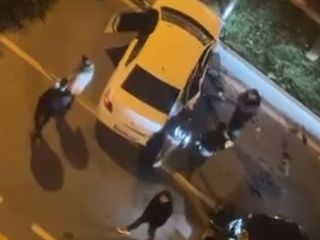 İstanbul'da trafik kazası sonrası tarafların kavga ettiği anlar kamerada