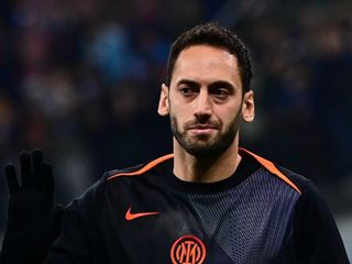 Hakan Çalhanoğlu, Liverpool maçında sakatlandı