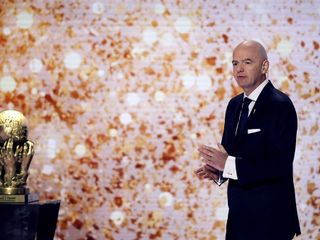 FIFA, kendi kurallarını ihlal etmekle suçlanıyor