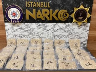 Esenyurt’ta bazanın altından 133 bin 600 uyuşturucu hap çıktı