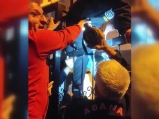 Adana'da çocuğun bacağı demir korkuluğa saplandı