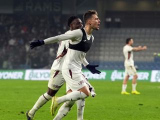 Beşiktaş karşısında Trabzonspor'un gol umudu Ernest Muçi...