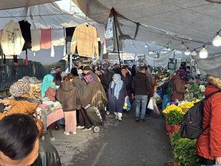 İstanbul'da pazarda eşofman çalan çocuğu ipe bağladı: Geri getirince serbest bıraktık