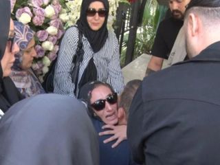 Güllü'nün kızının cenazede fenalık geçirdiği anlar yeniden dolaşıma girdi