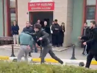 İstanbul'da temizlerken miksere düşen şoför öldü: Yakınları yetkili sanıp başkasına saldırdı