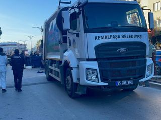 İzmir'de belediyenin çöp kamyonu yaya geçidinde kadını ezdi