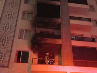 Diyarbakır'da uzaklaştırma kararına kızıp evini ateşe veren adam yangından etkilendi