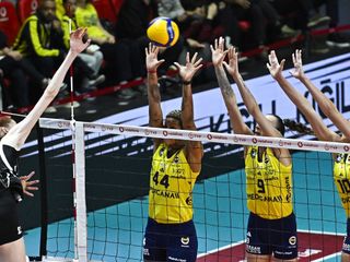 VakıfBank, Fenerbahçe karşısında kazandı