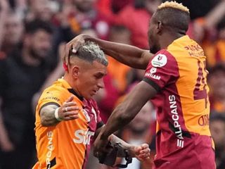 Galatasaray'da iki futbolcu sınırda