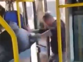 Bursa'da dehşet anları: Satırla otobüsü bastı