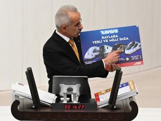 Abdulkadir Uraloğlu duyurdu: Son 1 haftada 2 tren seti ve 2 lokomotif teslim edildi