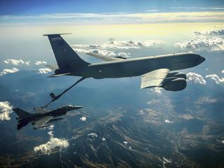 MSB paylaştı: Savaş uçaklarımızın gökyüzüne yansıyan görüntüleri