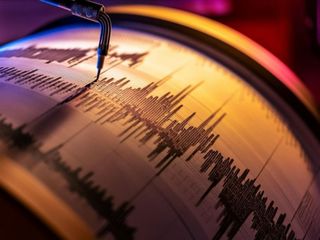 Karadeniz ve Akdeniz'de peş peşe depremler