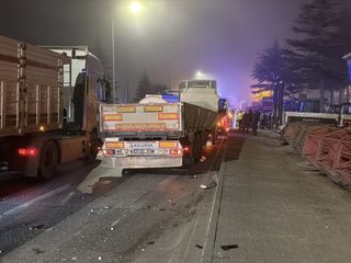 Eskişehir'de tır ile servis minibüsü çarpıştı: 9 yaralı