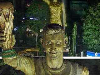 Hindistan'da Lionel Messi için 21 metrelik dev heykel yapıldı