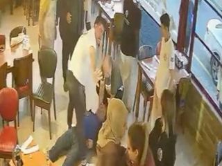 Aydın'da pidecinin müşterisini kalp masajıyla hayata bağladığı anlar kamerada