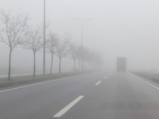 Bingöl’de etkili olan yoğun sis görüş mesafesini düşürdü