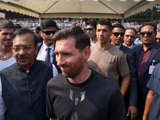 Hindistan'da Lionel Messi izdihamı yaşandı: Taraftarlar çılgına döndü, stadı bastı
