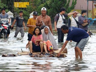 Endonezya’da sel ve toprak kaymaları eelaketi: Can kaybı bini geçti