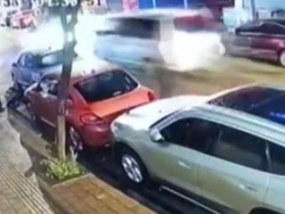 Fatih'te taksiye vuran sürücü, yoluna devam etti