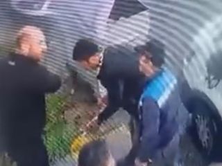 Pendik’te İSKİ çalışanı, kestiği boruyu tamir etmeye geri döndü