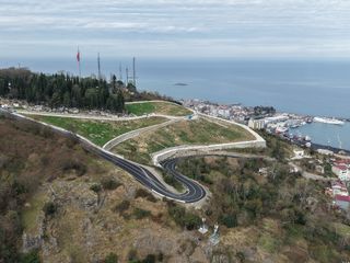 Trabzon'da deniz manzaralı mezar için sıraya girdiler