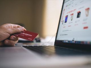 AB, yurt dışından gelen küçük paketlerden 3 euro vergi alacak