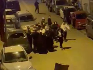 İstanbul'da çocukların kavgasına aileler dahil oldu, ortalık savaş alanına döndü