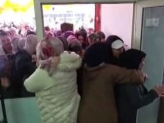 Diyarbakır'da ucuzluk pazarında izdiham