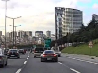 İstanbul'da lüks araç makas atarak ilerledi