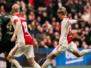 Ajax, Feyenoord'u iki golle yıktı