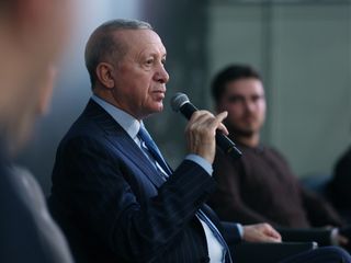 Cumhurbaşkanı Erdoğan: Bayrağımız yerde duramaz, bu milli ruhtur