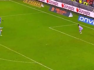 Müsait pozisyondaki Abraham'ı görmedi: Beşiktaşlı taraftarlardan David Jurasek'e büyük tepki