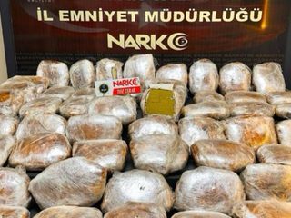 Batman'da aranan otomobilden uyuşturucu çıktı