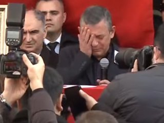 Gülşah Durbay'a veda: Özgür Özel gözyaşlarını tutamadı