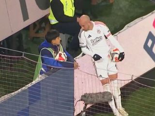 Vaclav Cerny'nin top toplayıcı çocukla diyaloğu dikkat çekti