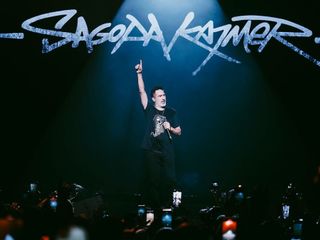 Rapçi Sagopa Kajmer'in sahnesinde ilginç anlar! Ağzına sigara attılar