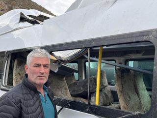 Artvin’de minibüsün üzerine kaya yağdı: Bugün bizim ikinci doğum günümüz