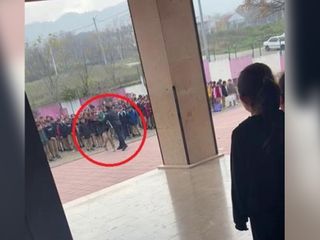 Bursa’da öğrenciyi yakasından tutup yere savuran müdür görevinden alındı