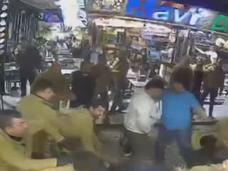 İstanbul'da esnaflar arasındaki kavga kamerada: 2 gözaltı