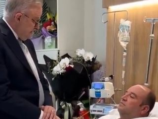 Avustralya Başbakanı Albanese, saldırganı etkisiz hale getiren Ahmed'i ziyaret etti