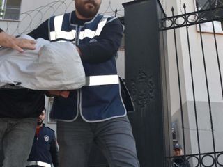 İzmir'de çocuklarının boğazına bıçak dayayan babaya tahliye