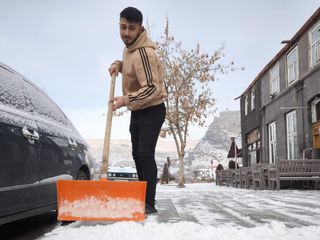 Kars, kar yağışıyla birlikte beyaza büründü