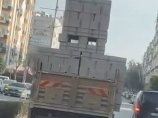 Mersin'de trafiği tehlikeye düşürdü