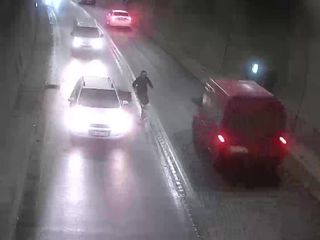 Ferhat Tüneli’nde tehlikeli anlar: Aniden duran otomobile motosiklet çarptı