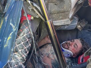 Bursa'da bariyerlere saplanan kamyonda can pazarı