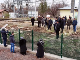 Kayseri'de Kemal Sunal'ın filmi gerçek oldu: Mahalle tel örgüyle ikiye bölündü