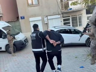 Çeşme’de özel harekât operasyonu: 6 suçtan aranan firari yakalandı