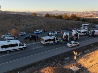 Kırıkkale’de servis araçları zincirleme kazaya karıştı: 10 yaralı