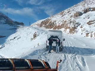 Şırnak’ta karda mahsur kalan 12 kişi kurtarıldı